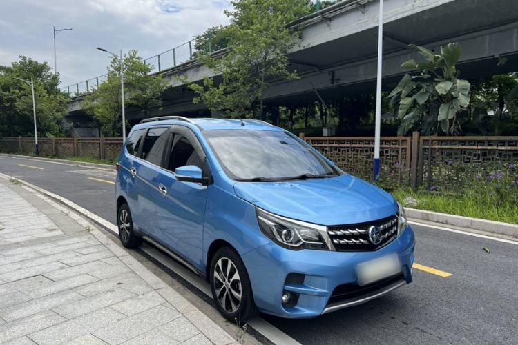 Used Venucia M50V 2019 1.6L CVT Luxury Edition Exterior 6