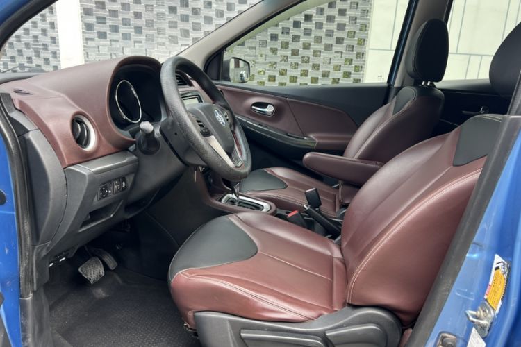 Used Venucia M50V 2019 1.6L CVT Luxury Edition Interior 10