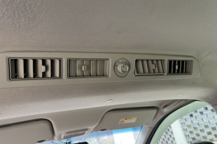 Used Venucia M50V 2019 1.6L CVT Luxury Edition Interior 11