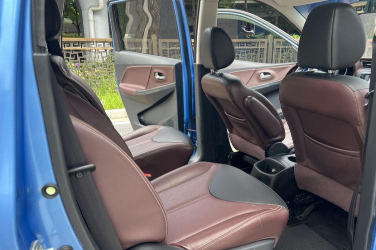 Used Venucia M50V 2019 1.6L CVT Luxury Edition Interior 14