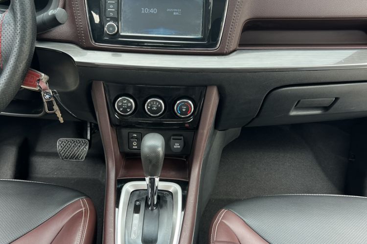 Used Venucia M50V 2019 1.6L CVT Luxury Edition Interior 15
