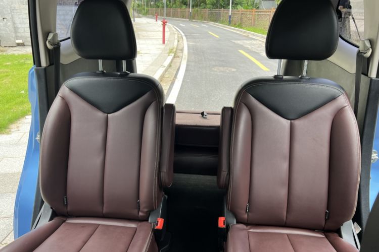 Used Venucia M50V 2019 1.6L CVT Luxury Edition Interior 3