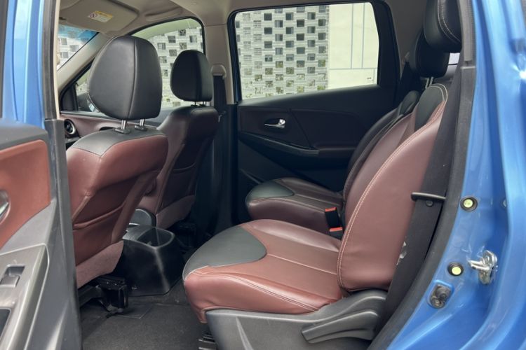 Used Venucia M50V 2019 1.6L CVT Luxury Edition Interior 4