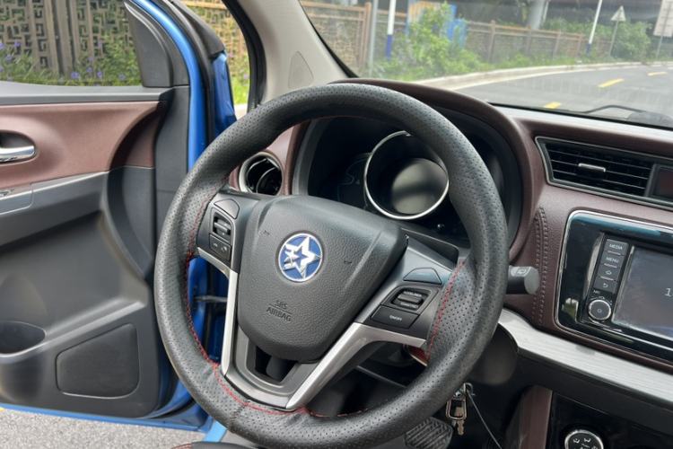 Used Venucia M50V 2019 1.6L CVT Luxury Edition Interior 5