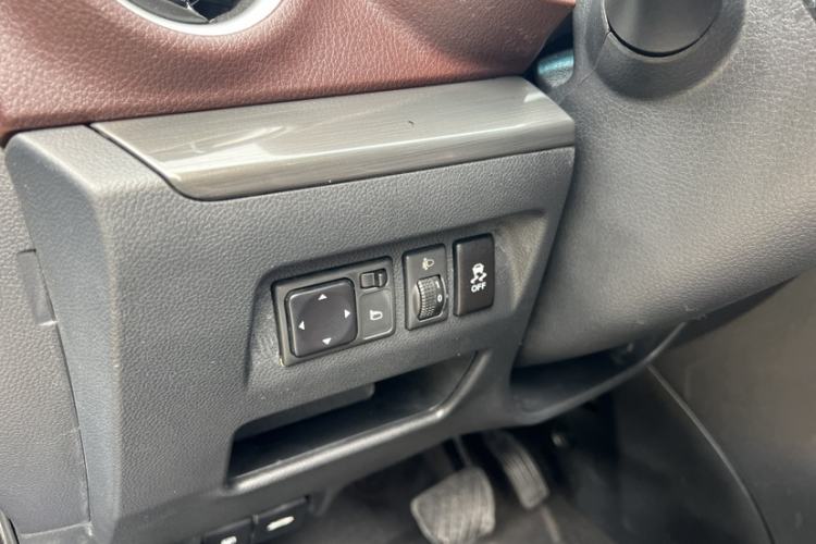 Used Venucia M50V 2019 1.6L CVT Luxury Edition Interior 8