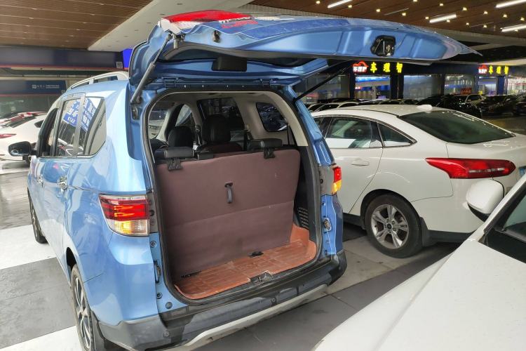 Used Venucia M50V 2019 1.6L CVT Luxury Edition Trunk