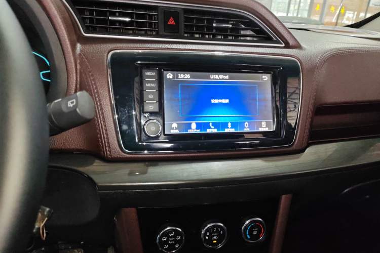 Used Venucia M50V 2019 1.6L CVT Luxury Edition Audio And AC Panel