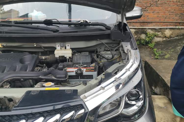 Used Venucia M50V 2019 1.6L CVT Luxury Edition Engine Bay Left