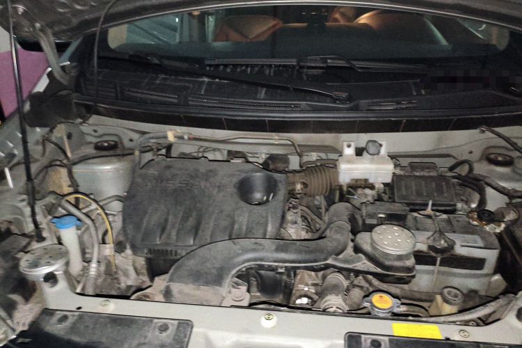Used Venucia M50V 2019 1.6L CVT Luxury Edition Engine Bay Right