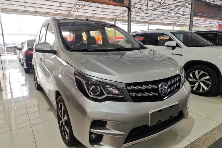 Used Venucia M50V 2019 1.6L CVT Luxury Edition Exterior 2