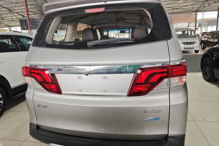 Used Venucia M50V 2019 1.6L CVT Luxury Edition Exterior 4