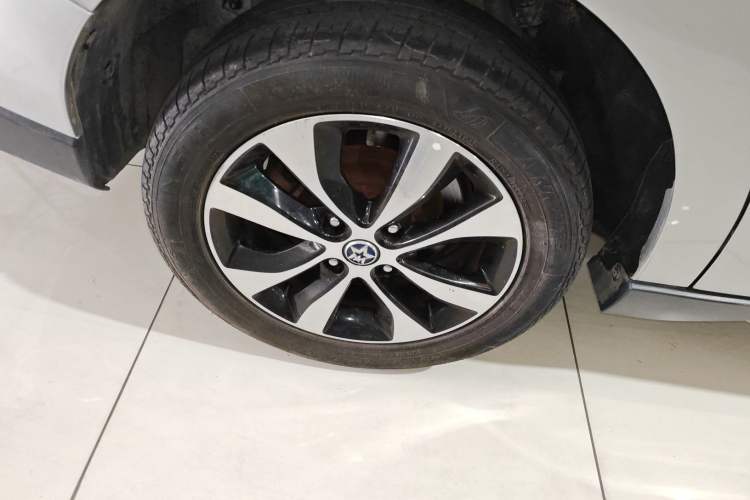 Used Venucia M50V 2019 1.6L CVT Luxury Edition Exterior 8