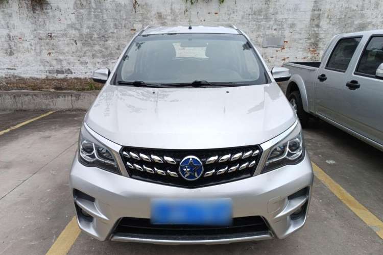 Used Venucia M50V 2019 1.6L CVT Luxury Edition Front
