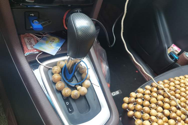 Used Venucia M50V 2019 1.6L CVT Luxury Edition Gear Lever