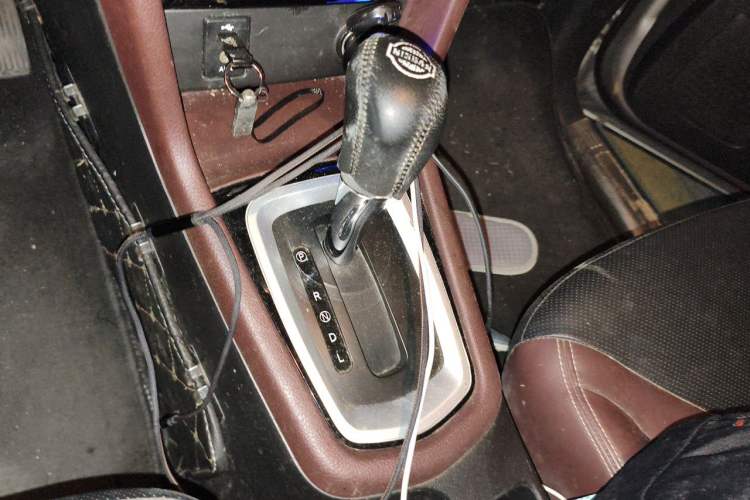 Used Venucia M50V 2019 1.6L CVT Luxury Edition Gear Lever