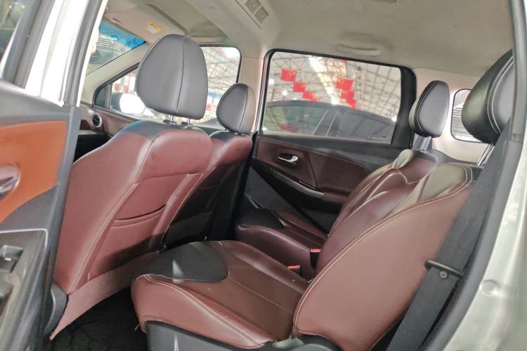 Used Venucia M50V 2019 1.6L CVT Luxury Edition Interior 4