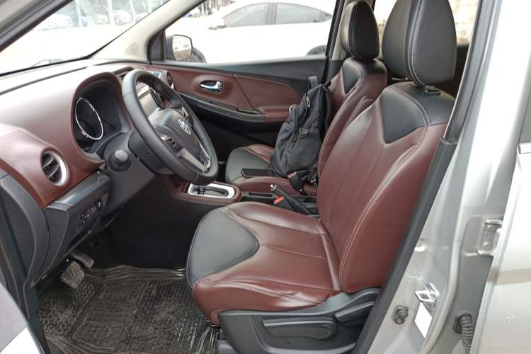 Used Venucia M50V 2019 1.6L CVT Luxury Edition Left Front Seat
