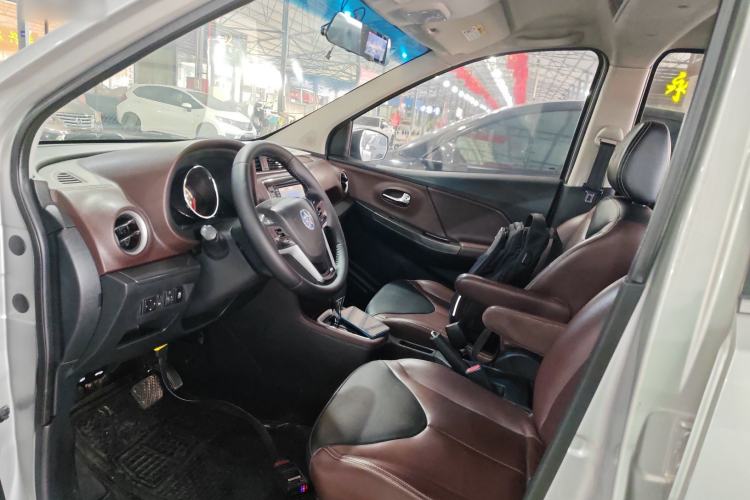 Used Venucia M50V 2019 1.6L CVT Luxury Edition Left Front Seat
