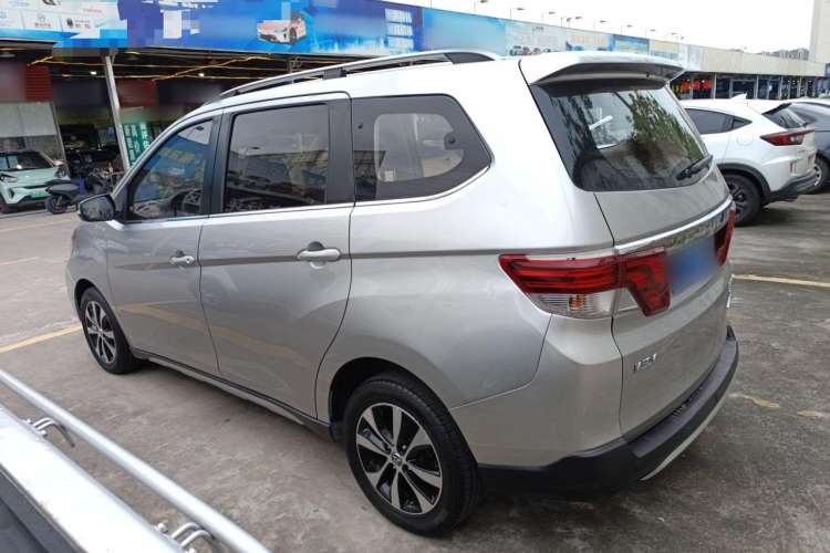 Used Venucia M50V 2019 1.6L CVT Luxury Edition Left Side