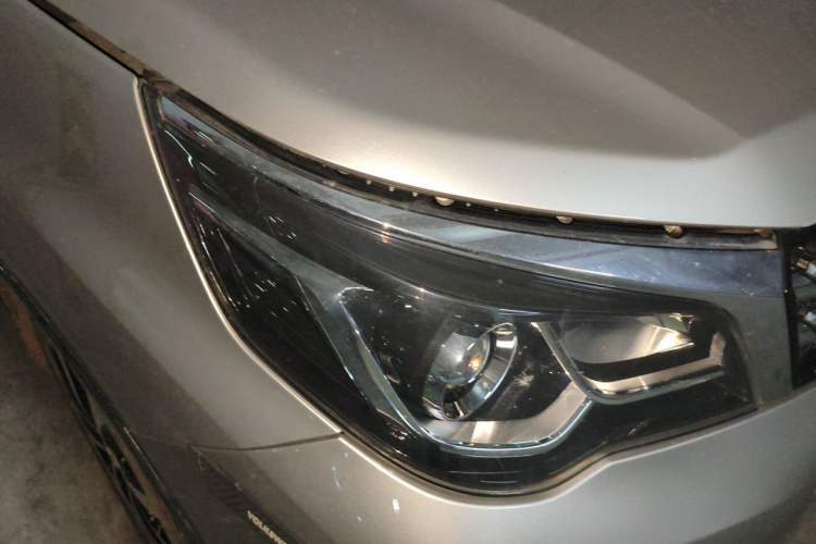 Used Venucia M50V 2019 1.6L CVT Luxury Edition Right Front Headlight