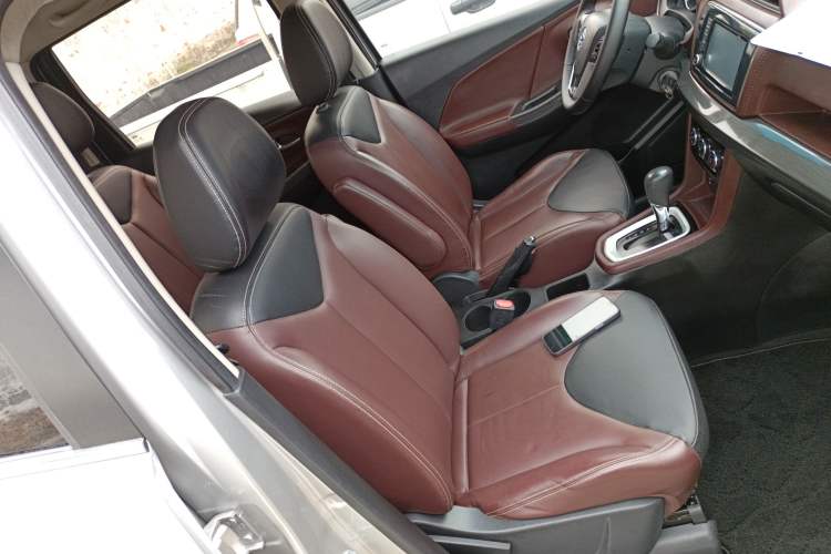Used Venucia M50V 2019 1.6L CVT Luxury Edition Right Front Seat