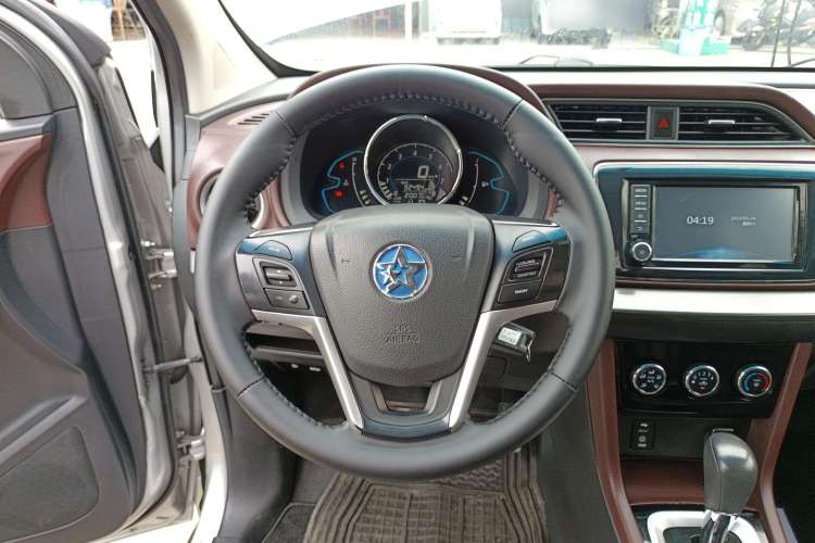 Used Venucia M50V 2019 1.6L CVT Luxury Edition Steering Wheel