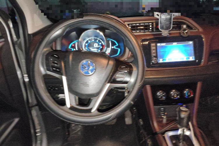 Used Venucia M50V 2019 1.6L CVT Luxury Edition Steering Wheel