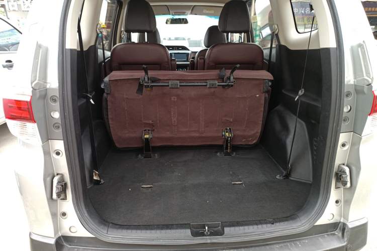 Used Venucia M50V 2019 1.6L CVT Luxury Edition Trunk