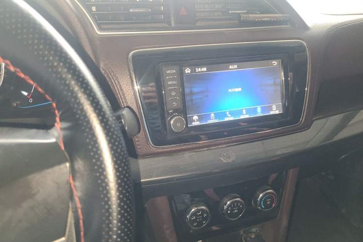 Used Venucia M50V 2019 1.5L Manual Comfort Edition Audio And AC Panel