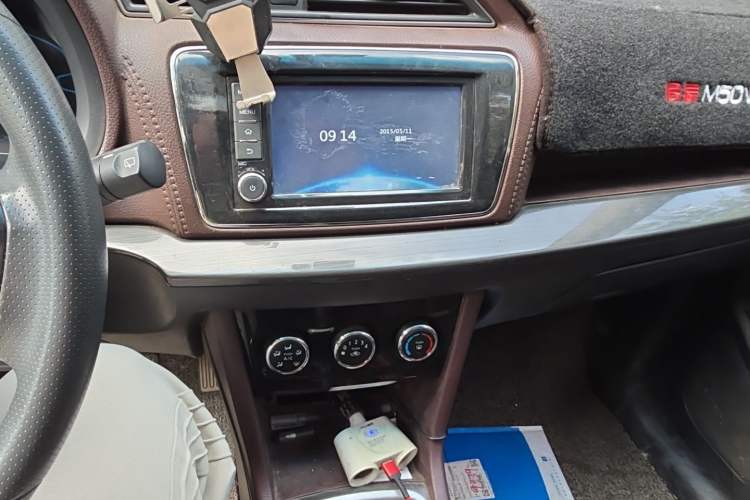 Used Venucia M50V 2019 1.5L Manual Comfort Edition Audio And AC Panel