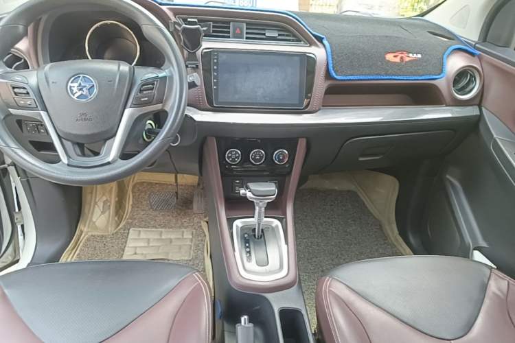 Used Venucia M50V 2019 1.6L CVT Luxury Edition Audio And AC Panel