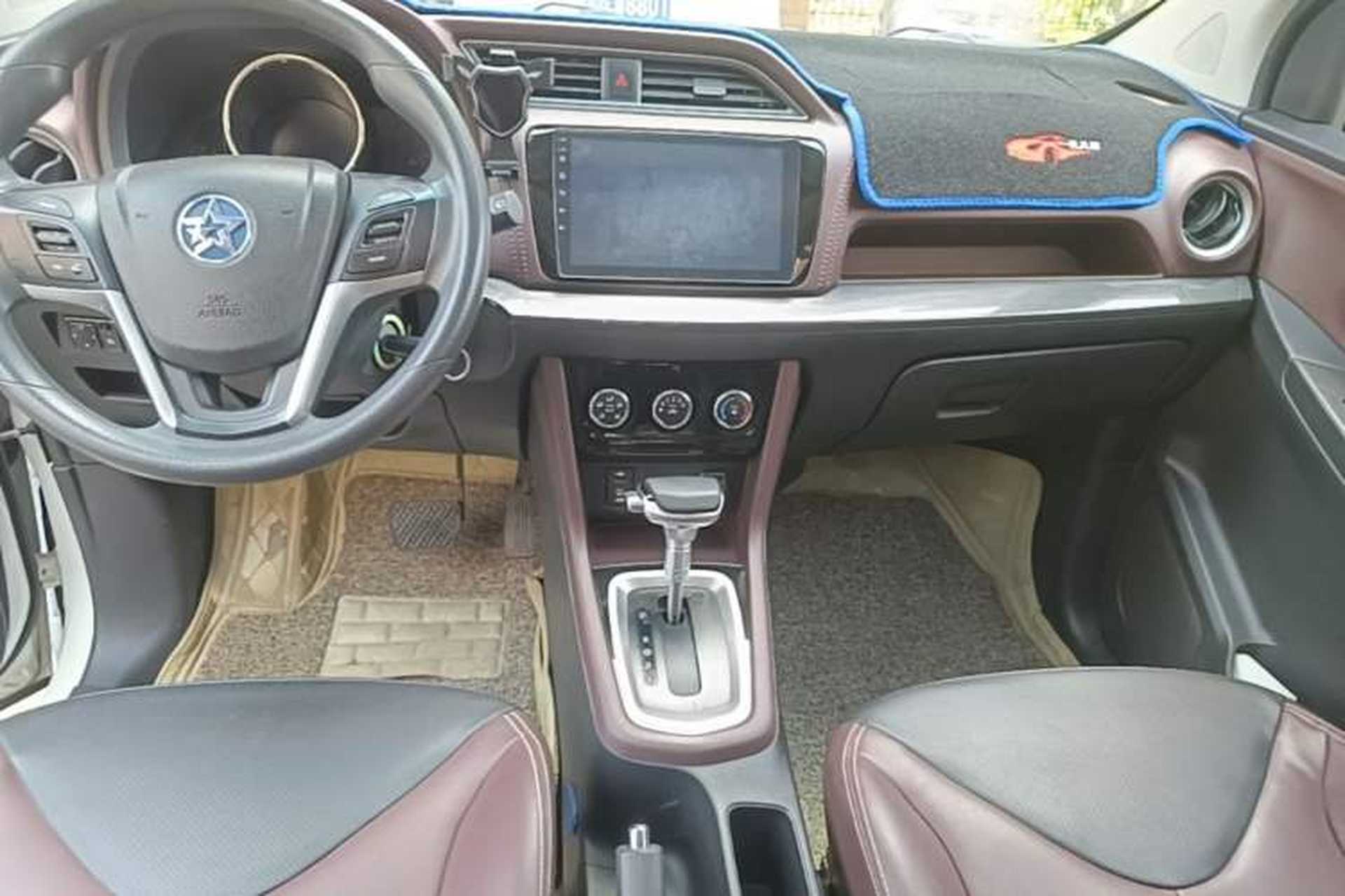 Used Venucia M50V 2019 1.6L CVT Luxury Edition Audio And AC Panel