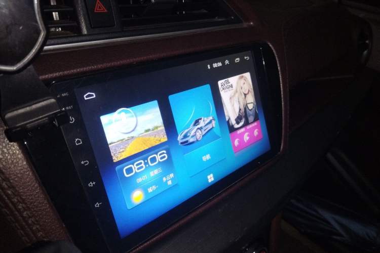 Used Venucia M50V 2019 1.6L CVT Luxury Edition Audio And AC Panel