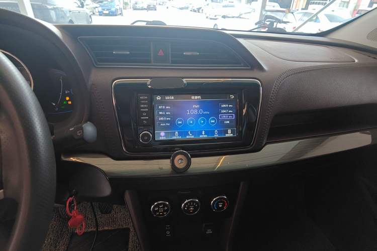 Used Venucia M50V 2019 1.5L Manual Comfort Edition Audio And AC Panel