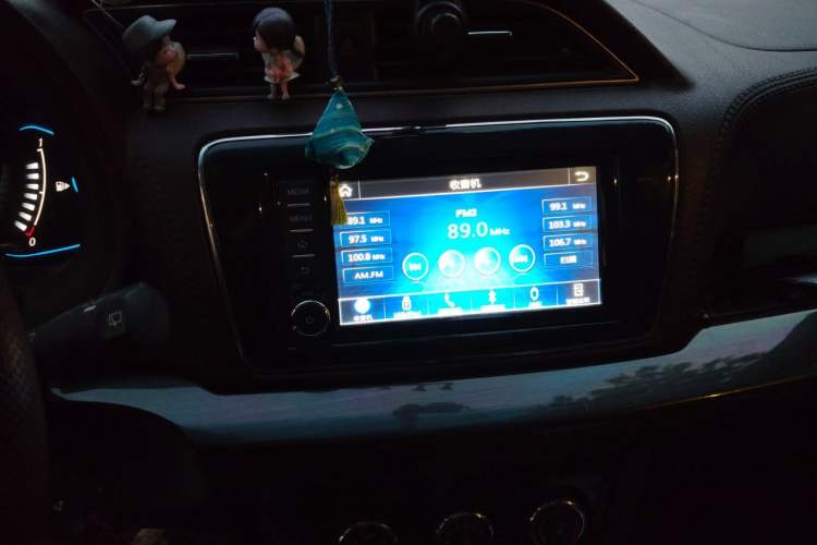 Used Venucia M50V 2019 1.6L CVT Luxury Edition Audio And AC Panel