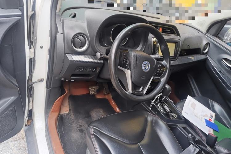 Used Venucia M50V 2019 1.6L CVT Ultimate Edition Center Console