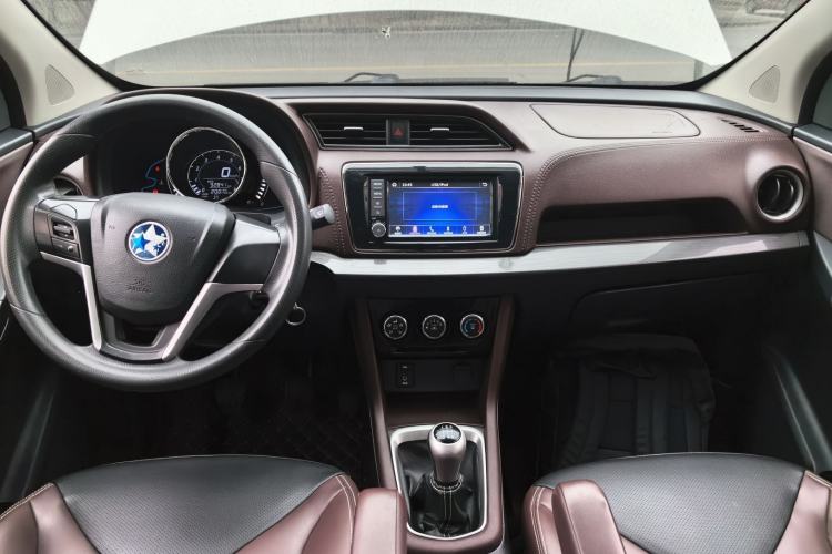 Used Venucia M50V 2019 1.5L Manual Comfort Edition Center Console
