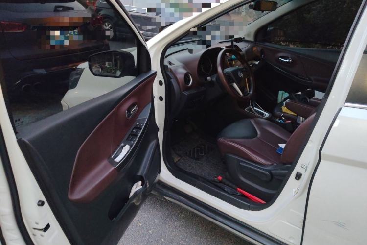 Used Venucia M50V 2019 1.6L CVT Luxury Edition Driver Seat