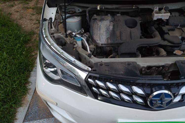 Used Venucia M50V 2019 1.6L CVT Luxury Edition Engine Bay Right