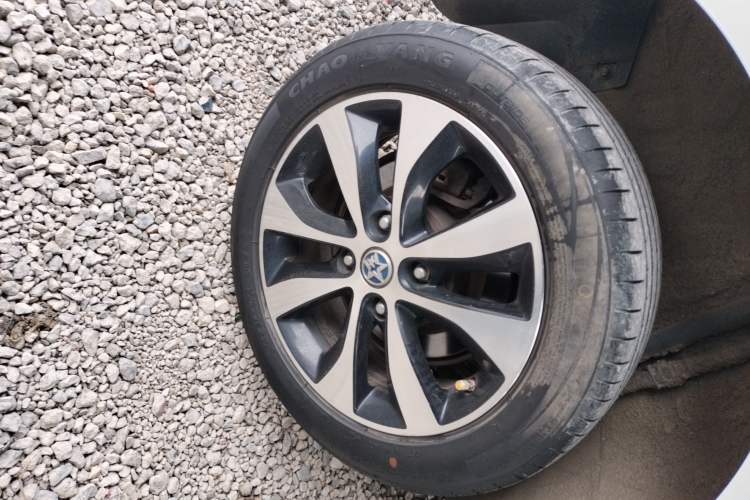 Used Venucia M50V 2019 1.6L CVT Luxury Edition Exterior 2