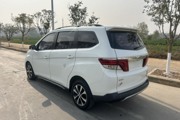 Used Venucia M50V 2019 1.6L CVT Luxury Edition Exterior 3