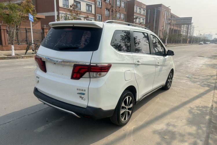 Used Venucia M50V 2019 1.6L CVT Luxury Edition Exterior 5