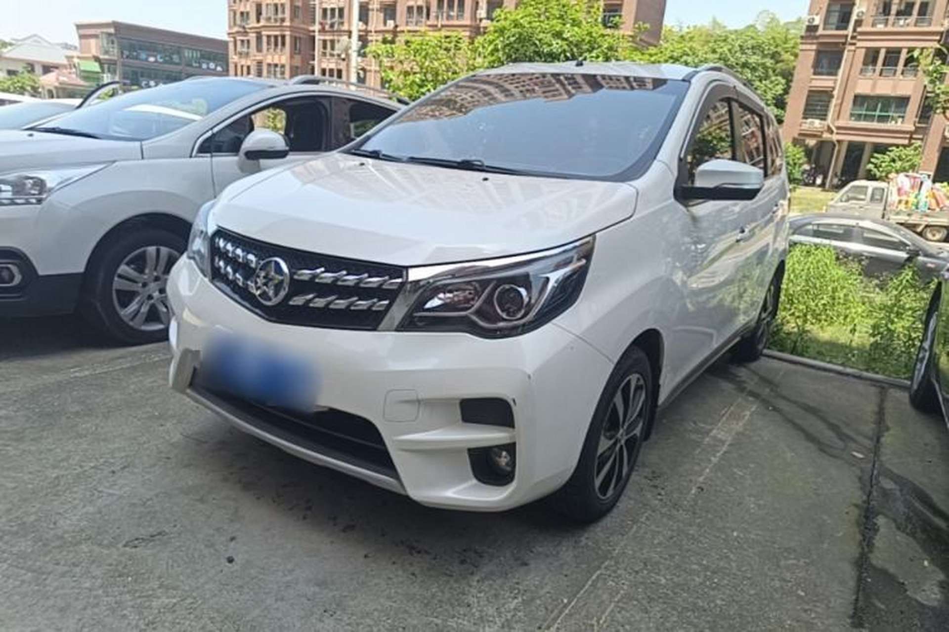 Used Venucia M50V 2019 1.6L CVT Luxury Edition Front Left 45 Deg