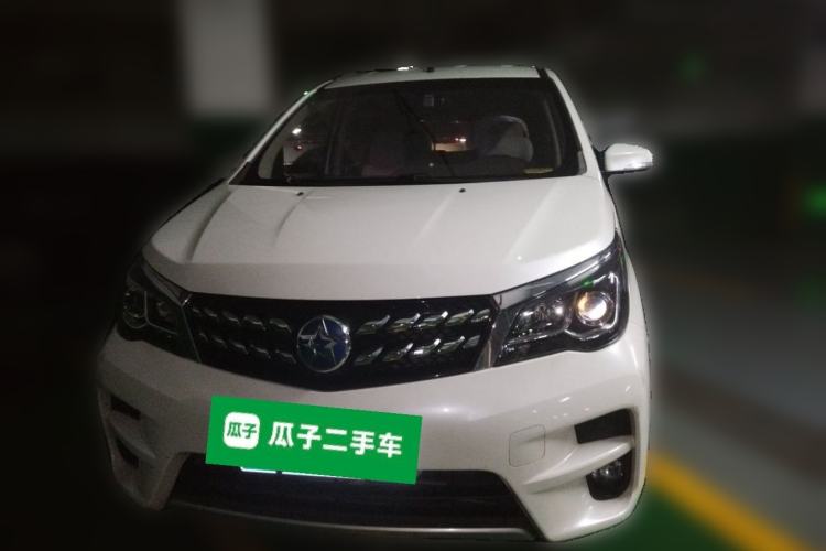 Used Venucia M50V 2019 1.6L CVT Luxury Edition Front