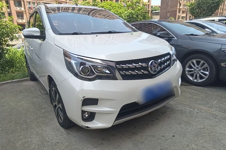 Used Venucia M50V 2019 1.6L CVT Luxury Edition Front Right 45 Deg