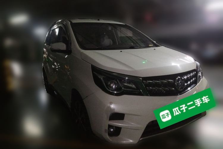 Used Venucia M50V 2019 1.6L CVT Luxury Edition Front Right 45 Deg