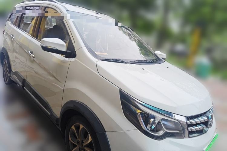Used Venucia M50V 2019 1.6L CVT Ultimate Edition Front Right 45 Deg