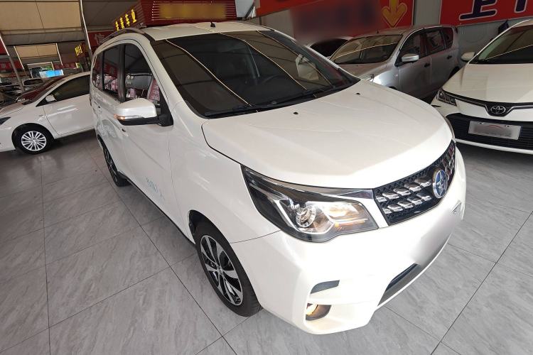 Used Venucia M50V 2019 1.5L Manual Comfort Edition Front Right 45 Deg