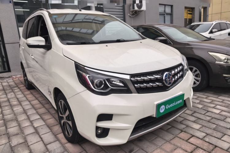 Used Venucia M50V 2019 1.5L Manual Comfort Edition Front Right 45 Deg