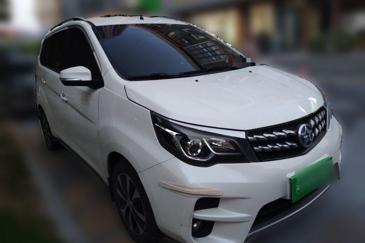 Used Venucia M50V 2019 1.6L CVT Luxury Edition Front Right 45 Deg